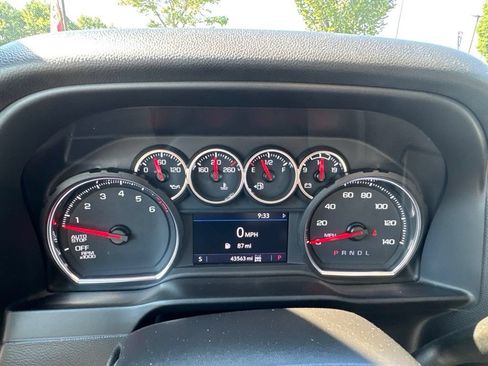 Used 2021 Chevrolet Silverado 1500 LT Trail Boss w/ Convenience Package II AWD/4WD image 20