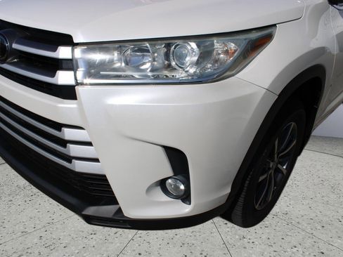 Used 2017 Toyota Highlander XLE image 10
