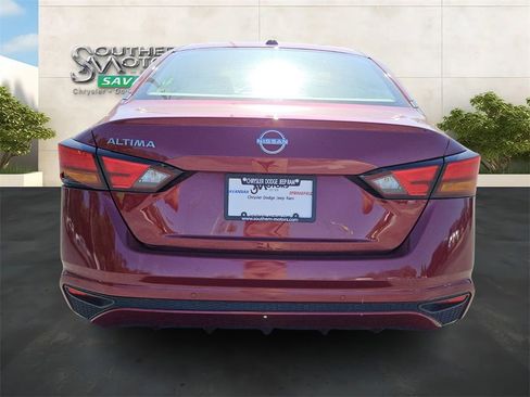 Used 2025 Nissan Altima 2.5 SV image 4