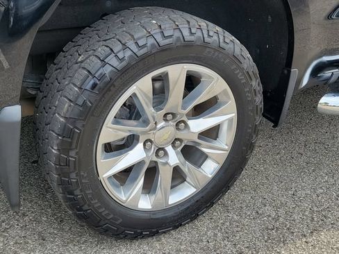 Used 2019 Chevrolet Silverado 1500 LTZ w/ LTZ Premium Package AWD/4WD image 5