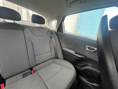 Used 2025 Kia K4 LXS image 36