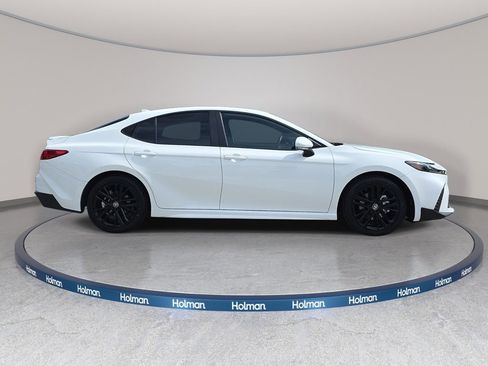 Used 2025 Toyota Camry SE FWD image 5