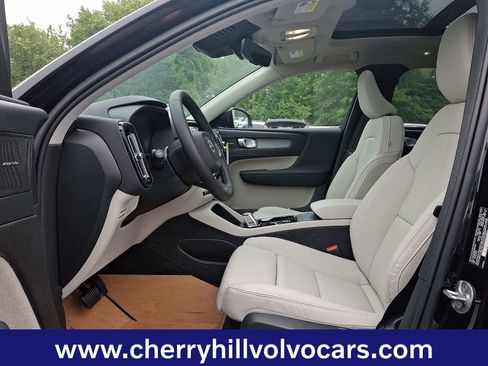 Certified 2025 Volvo XC40 B5 Ultra w/ Protection Package Premier image 13