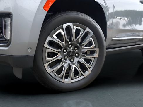 Used 2023 GMC Yukon Denali Ultimate AWD/4WD image 3