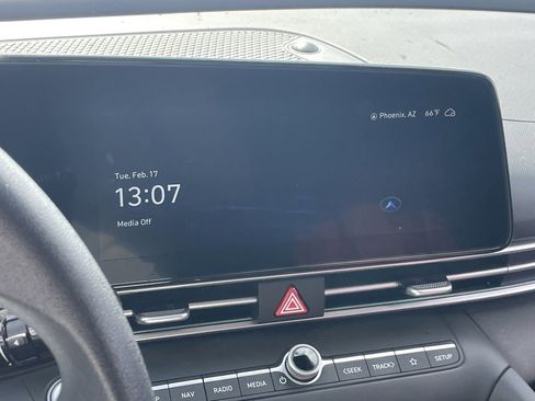 Used 2024 Hyundai Elantra SEL image 6