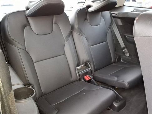Used 2018 Volvo XC90 T6 Momentum w/ Convenience Package image 9