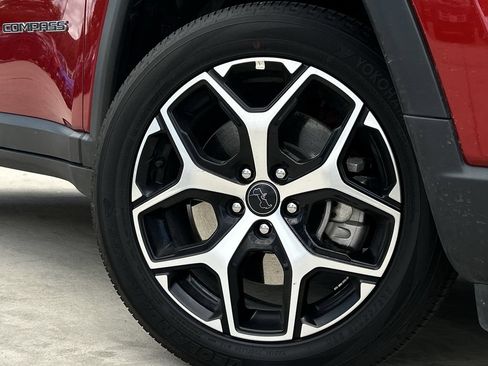 Used 2025 Jeep Compass Limited AWD/4WD image 11