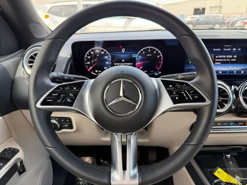 Used 2025 Mercedes-Benz GLB 250 image 14