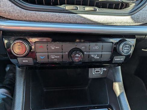 Used 2024 Jeep Compass Latitude image 31