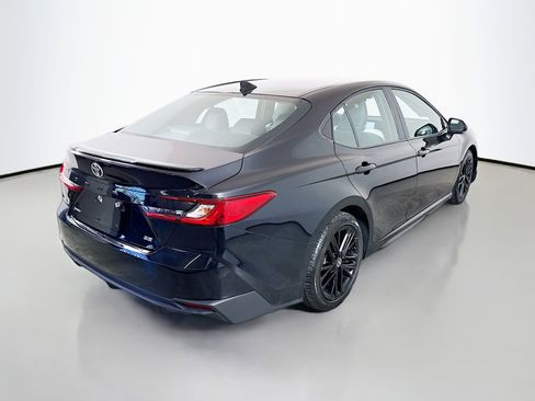 Used 2025 Toyota Camry SE image 7