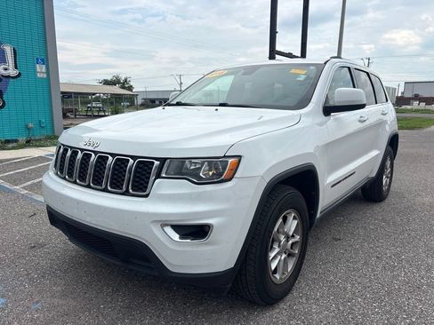 Used 2018 Jeep Grand Cherokee Laredo AWD/4WD image 7