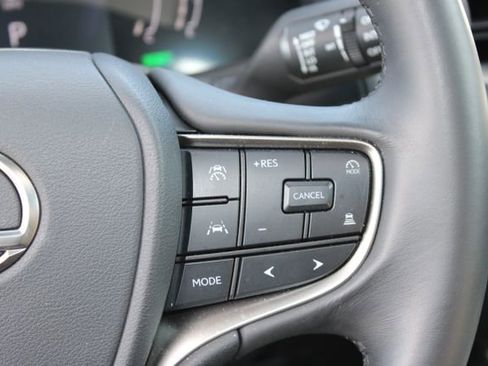 Used 2025 Lexus UX 300h FWD image 17