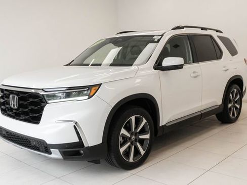 Used 2023 Honda Pilot Touring image 6