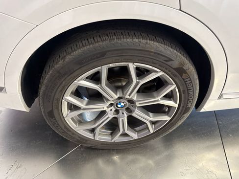 Used 2020 BMW X7 xDrive40i w/ Premium Package AWD/4WD image 16