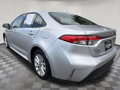 Used 2023 Toyota Corolla LE w/ LE Premium Package FWD image 5