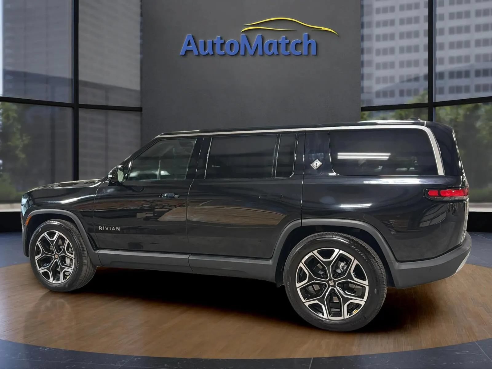 Used 2025 Rivian R1S Adventure Dual AWD/4WD image 7
