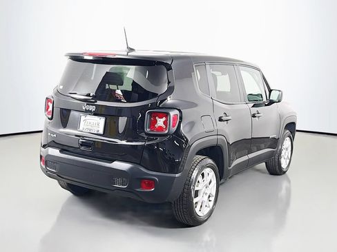 Used 2023 Jeep Renegade Latitude AWD/4WD image 7