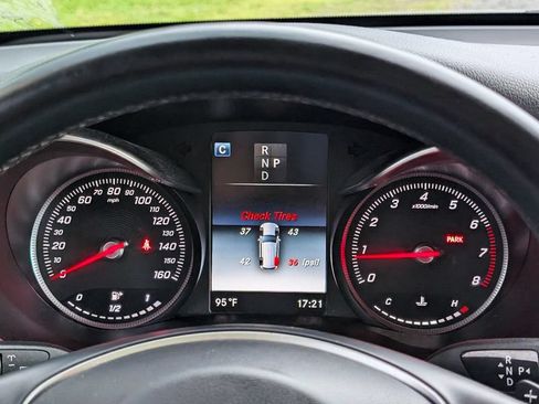 Used 2018 Mercedes-Benz GLC 300 4MATIC image 23