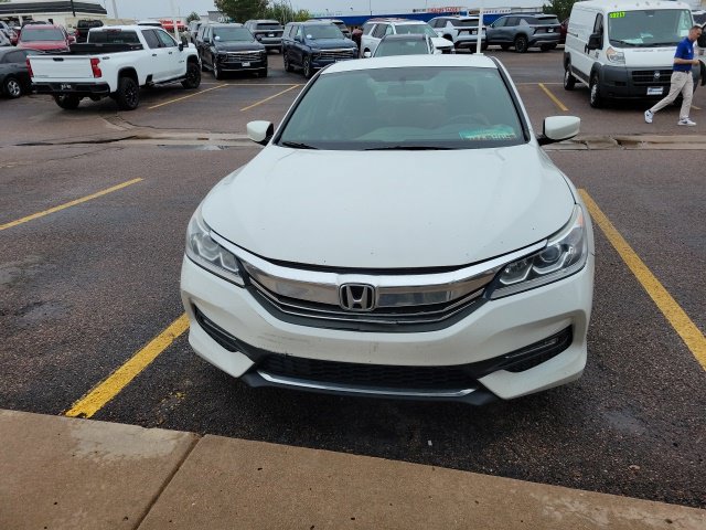 Used 2017 Honda Accord Sport image 2