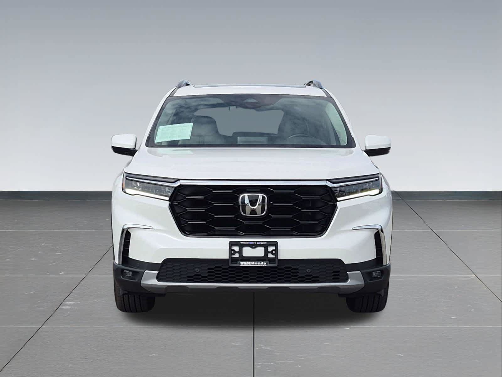 Certified 2025 Honda Pilot Touring image 9