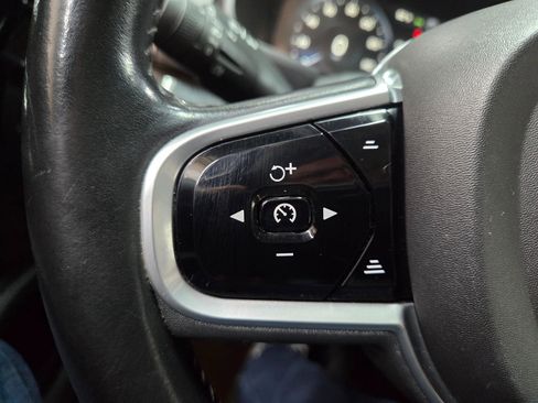 Used 2018 Volvo XC90 T6 Momentum w/ Convenience Package image 30