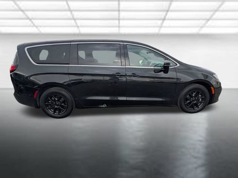 Used 2024 Chrysler Pacifica Touring-L FWD image 30
