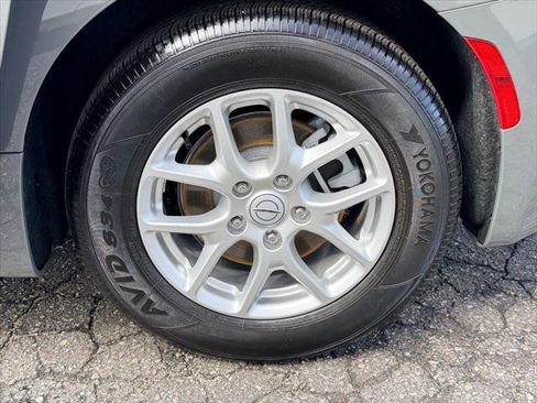 Certified 2025 Chrysler Pacifica Select image 14