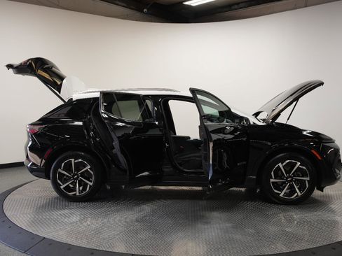 Used 2025 Chevrolet Equinox EV LT w/ Convenience Package image 10