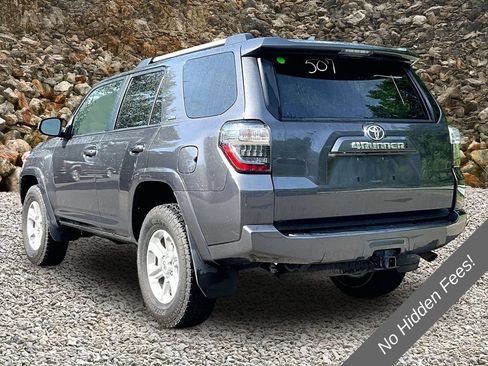Used 2022 Toyota 4Runner SR5 AWD/4WD image 11