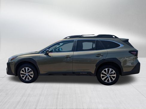 Used 2025 Subaru Outback Premium AWD/4WD image 4