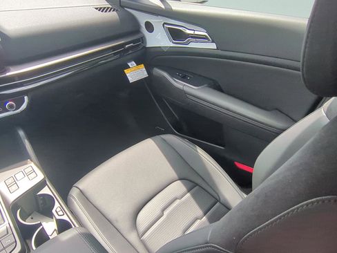 New 2026 Kia Sportage SX FWD image 12