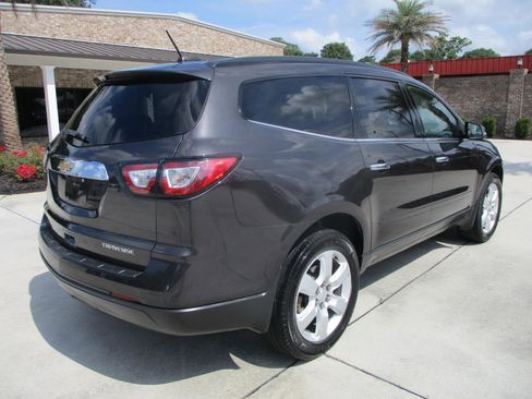 Used 2017 Chevrolet Traverse LT w/ Style and Technology Package FWD image 10