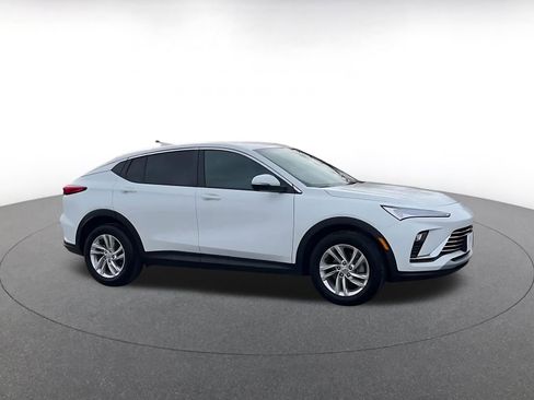 Used 2025 Buick Envista Preferred image 2