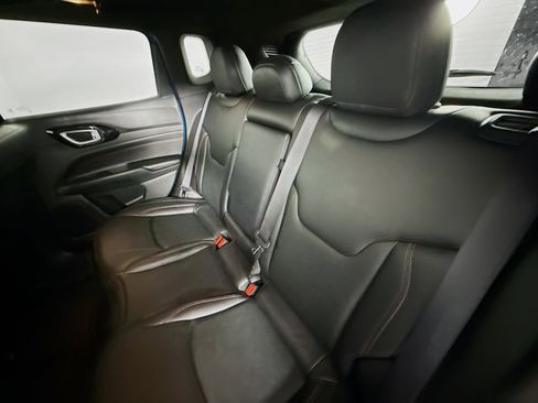 Used 2025 Jeep Compass Trailhawk w/ Trailhawk Elite Group image 28