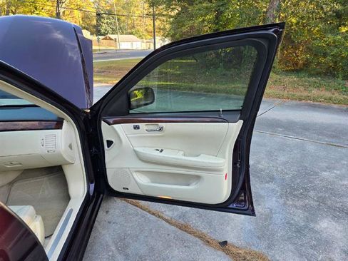 Used 2008 Cadillac DTS Luxury II image 16