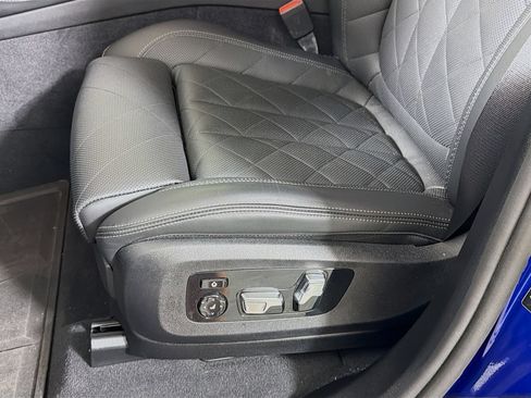 Used 2025 BMW X5 M60i AWD/4WD image 23