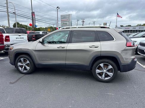 Used 2019 Jeep Cherokee Limited AWD/4WD image 6