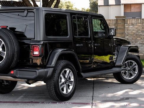 Used 2020 Jeep Wrangler Unlimited Sahara image 17