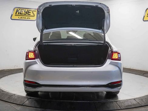 Used 2025 Lexus ES 300h w/ Premium Package image 27