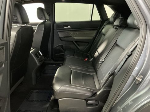 Used 2022 Volkswagen Atlas Cross Sport SE image 31