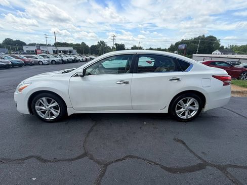 Used 2013 Nissan Altima 2.5 SL w/ Technology Pkg FWD image 4