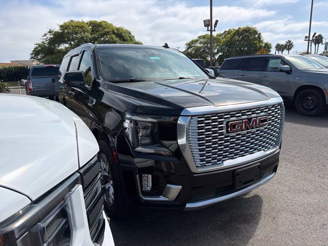 Used 2021 GMC Yukon XL Denali AWD/4WD image 3