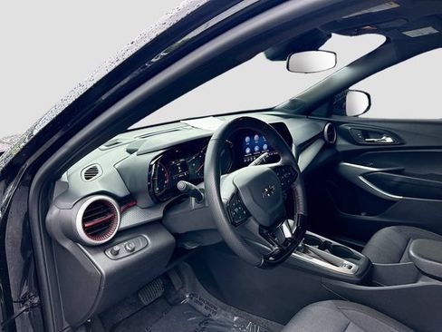 Used 2025 Chevrolet Trax RS FWD image 6