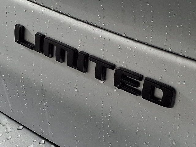 Used 2025 Jeep Grand Cherokee L Limited w/ Black Appearance Package AWD/4WD image 32