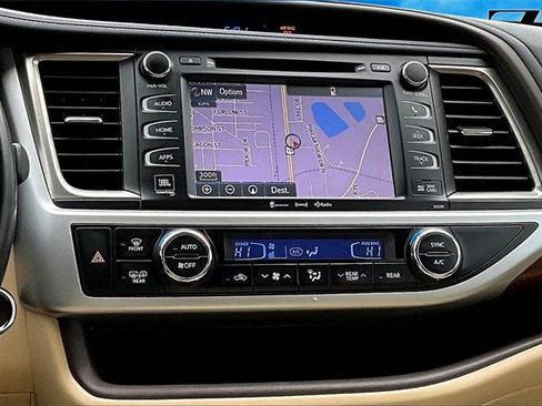 Used 2019 Toyota Highlander Limited image 6