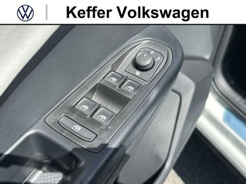 New 2026 Volkswagen Taos SE FWD image 15