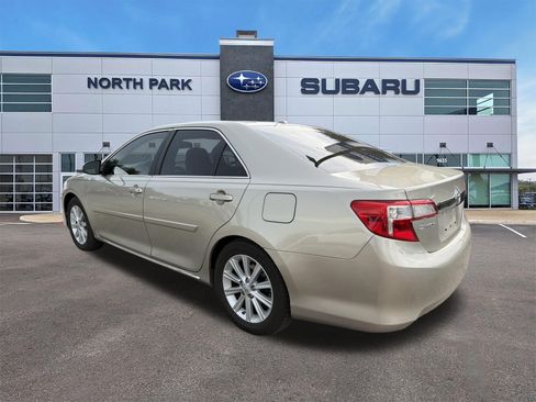 Used 2014 Toyota Camry XLE w/ Convenience Package FWD image 5