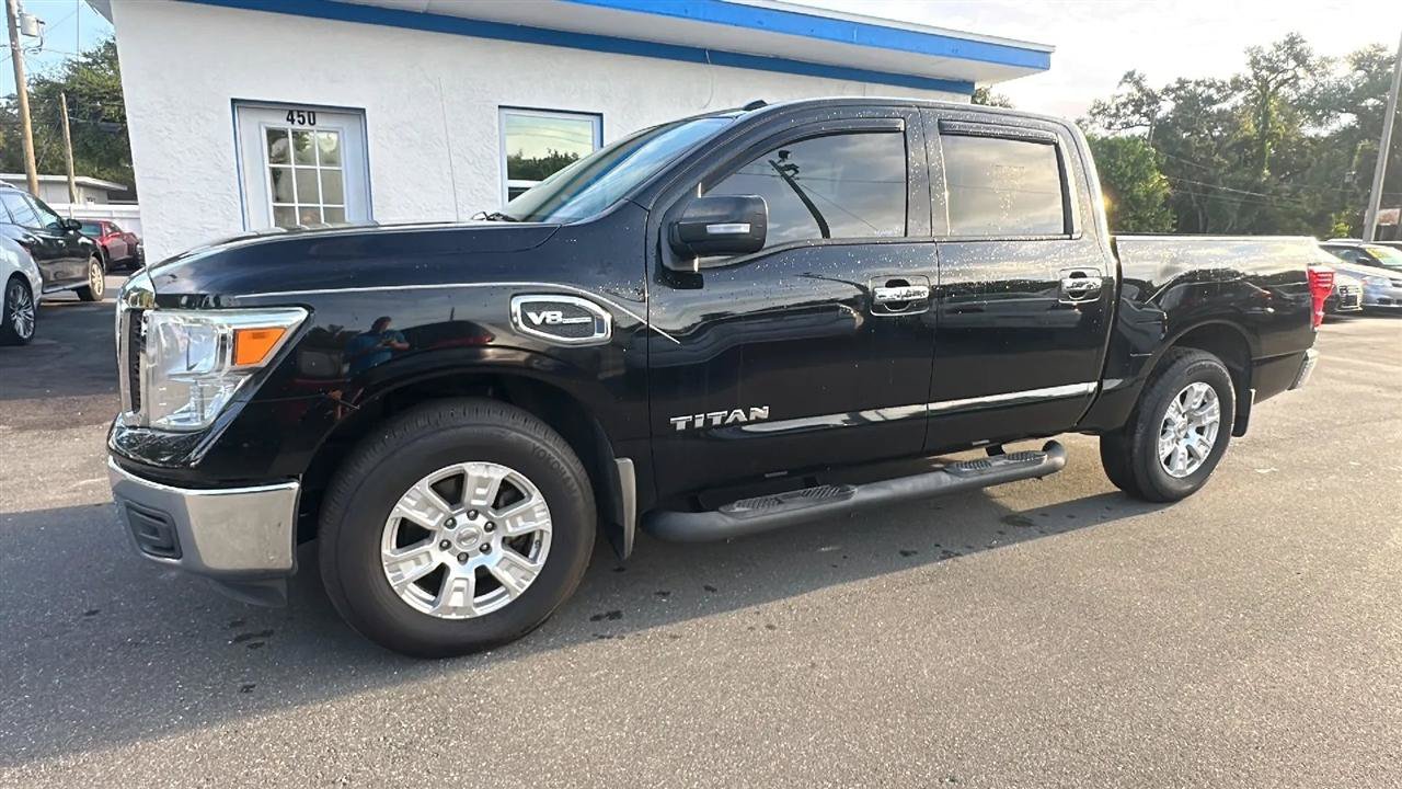 Used 2017 Nissan Titan SV RWD image 13