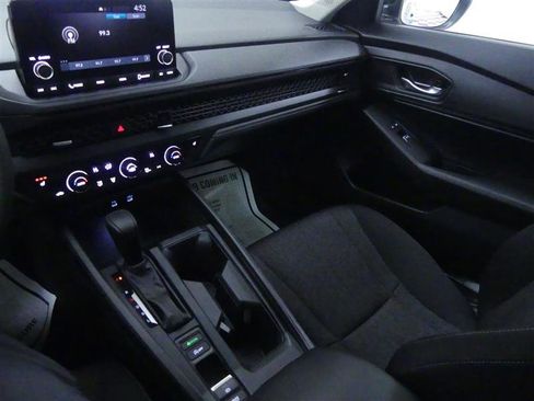 Used 2025 Honda Accord SE image 11