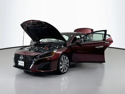 Used 2023 Nissan Altima 2.5 SL AWD/4WD image 17